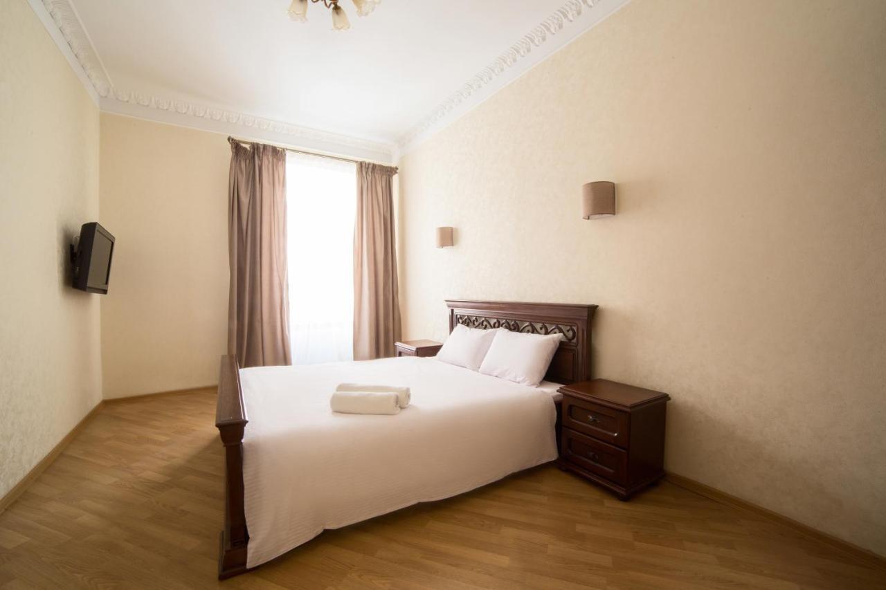 Apartment On Virmenska 3, With 2 Separate Bedrooms 利沃夫 外观 照片