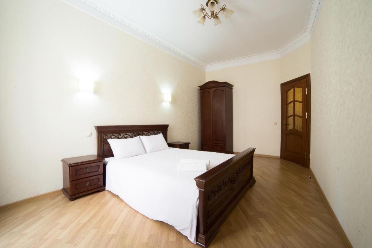 Apartment On Virmenska 3, With 2 Separate Bedrooms 利沃夫 外观 照片
