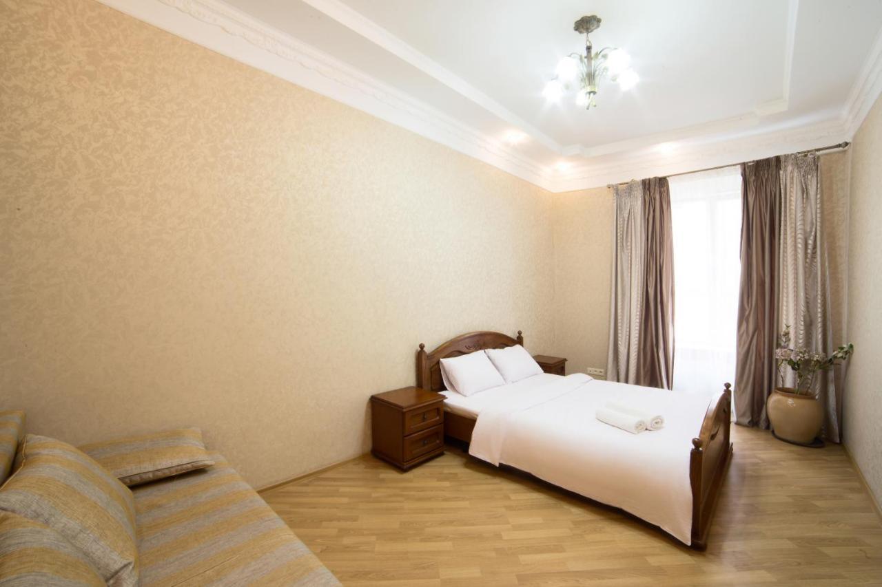 Apartment On Virmenska 3, With 2 Separate Bedrooms 利沃夫 外观 照片