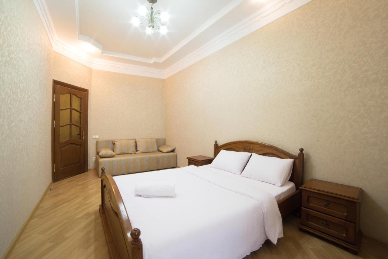 Apartment On Virmenska 3, With 2 Separate Bedrooms 利沃夫 外观 照片